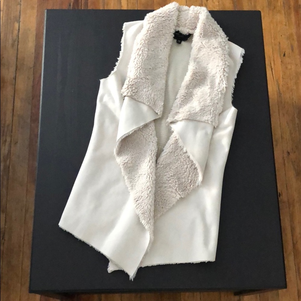 Romeo + Juliet XS Faux fur vest in light beige